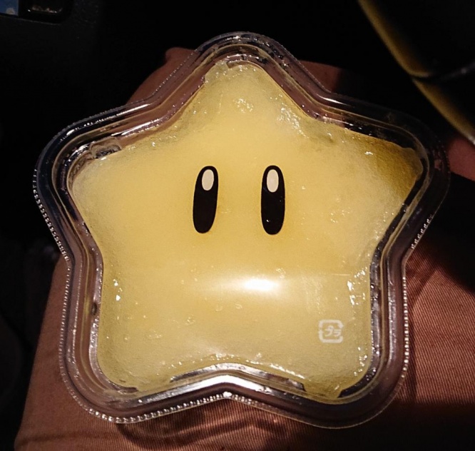 そうか、マリオのスターに付いているあの目だ！