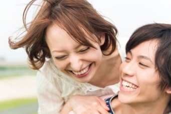 男は女を守りたいもの？　○○％の男性が「NO！」と回答、「十分強い」「男だって守られたい」