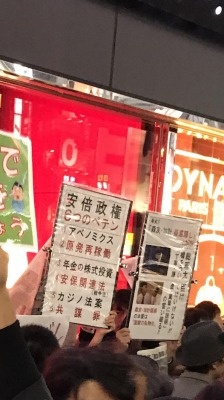 10.18安倍首相池袋駅街宣。高校生A「安倍さんだ!写真撮っておこうぜ」