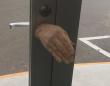 「夜中見たら腰抜かす」「悲鳴上げますよ」　広島の会社に設置されていた〝恐怖のドア〟に1.1万人戦慄