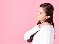 徹底調査！　働く女性が肩こりを感じはじめた年齢ランキングベスト5