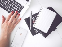 正直、どうなの!?　女子が会社の上司や先輩とLINEのIDを交換するときに思ったこと4つ！