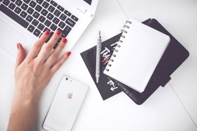 正直、どうなの!?　女子が会社の上司や先輩とLINEのIDを交換するときに思ったこと4つ！