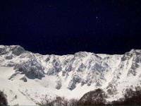 月面から見た景色みたい...　鳥取県で撮影された「冬の夜の大山」が美しすぎる
