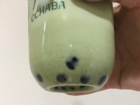 これが緑茶ロイヤルミルクティー。下にたまっているのがわらび餅だ