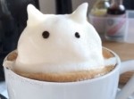 最近のラテアートは描くのではなく“盛って”作るのが最先端らしい…