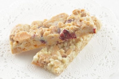 【羽田空港土産】サクサククレープ生地入りのミルク味、甘酸っぱいクランベリー味の「ホワイトショコラ（ミルク＆クランベリー）」