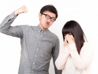 グズグズすんなっ！　男性が彼女に「イラッとする」こと6つ
