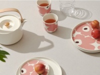 優しいピーチカラーが魅力的。マリメッコ「日本限定カラー」新発売