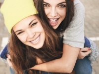 男性に聞いてみた！　付き合うなら「モテ子」or「非モテ子」どちらのタイプの女子がいい？