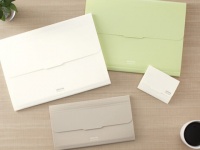 厚さが変わる構造＆可動する仕切りが便利な「書類ファイル」発売