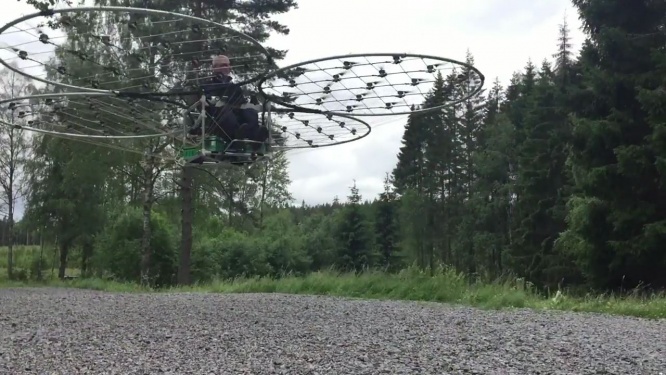 人が乗れるドローン