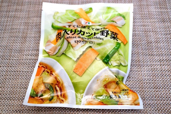 冷凍食品「肉入りカット野菜」を使用