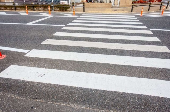 横断歩道で信号待ちをしていて...(画像はイメージ)
