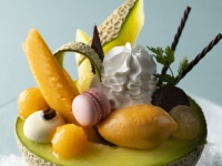 この夏だけの特別感。優雅な空間で食べる贅沢メロンスイーツ新登場