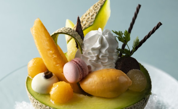 この夏だけの特別感。優雅な空間で食べる贅沢メロンスイーツ新登場