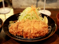 ”ベス豚グランプリ”金賞受賞の茨城ブランド豚肉「常陸の輝き」　サシ4%の濃厚旨味とんかつを堪能