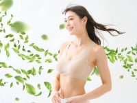 ムレない、締めつけない。極薄0.3㎜の「極薄エアースルーブラ」登場