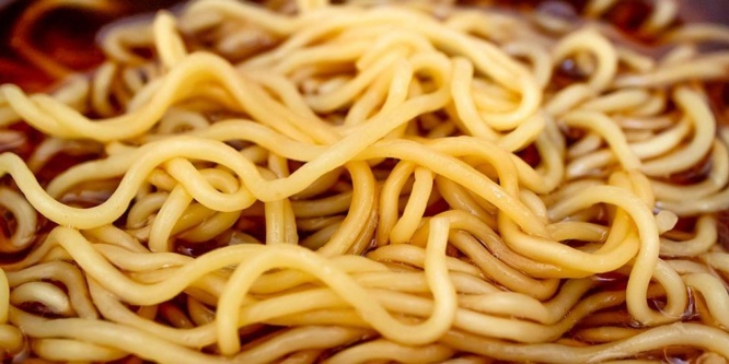 しっとりした食感のノンフライ麺