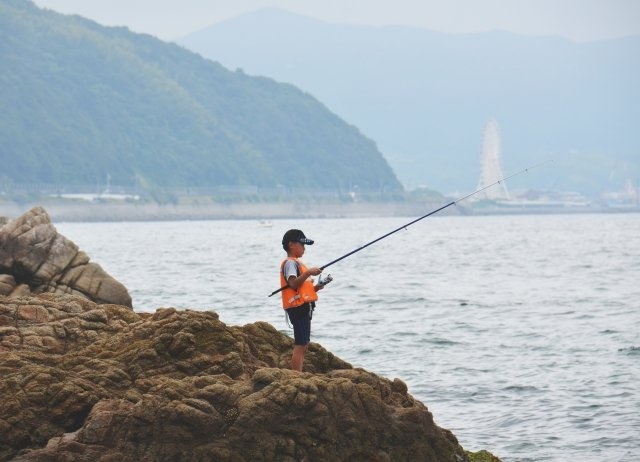 安全に海水浴を楽しむために...　「大人だから」「泳げるから」と油断せず、ライフジャケットを着用しよう