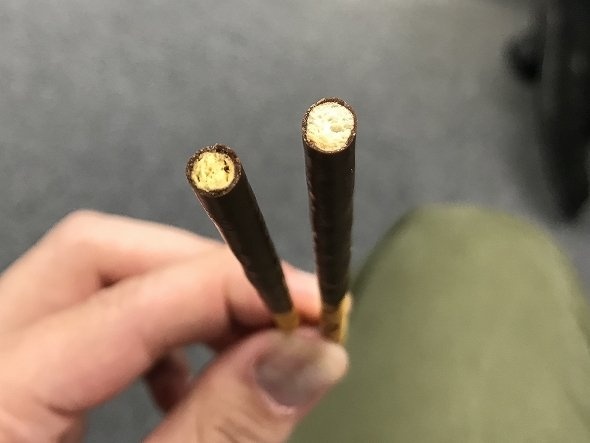 左がポッキー、右がペペロ