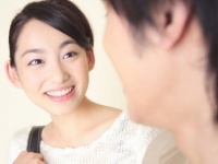 白は鉄板!?　男性が「脈アリ」だと思う女性の冬ファッション・6選