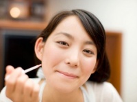 働く女子に聞いた！　1カ月のコスメ代ランキング、2位は1,000円未満、1位は……？