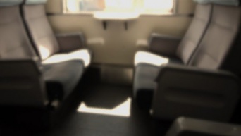 「大混雑の急行列車、おじさんとはぐれた小学生の僕。若いお姉さんに声をかけられて」（千葉県・60代男性）