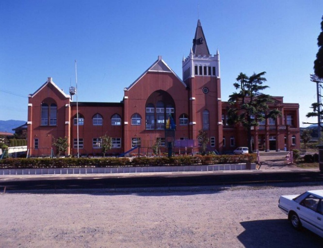 津沢こども園（写真は小矢部市観光協会公式サイトより）