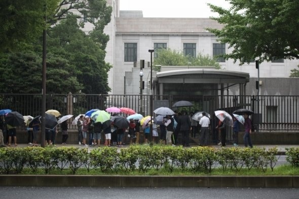 国会を見学に来たらしい小学生の一団と遭遇