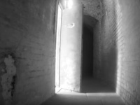 用務員の霊なのか？廃墟となった独房の重い扉がひとりでに閉まる怪現象（イギリス）