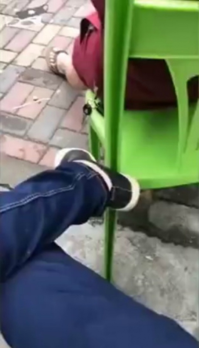 椅子を持参