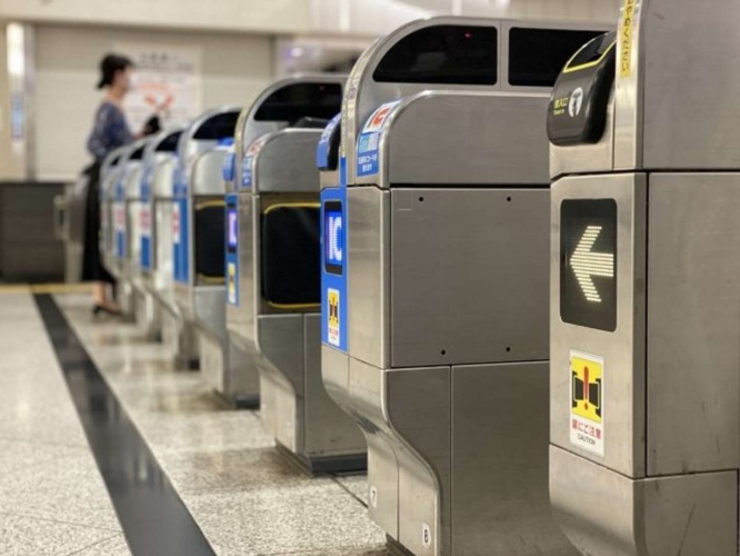 改札で困った様子のおばあちゃんを見かけて...(画像はイメージ)