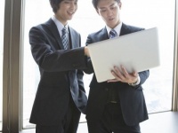 狙うはこんな会社に勤める男性!!　女性が思う安定している会社の条件4つ！「ボーナスが毎年出る」