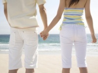 やん、汗ばんじゃう……夏のデートで手をつなぎたくない女子⇒●％