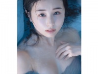 美しい。“SNSのフェチ天使”くりえみが3rd写真集で肉体美を披露
