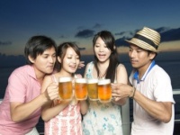 隣のグループに……！　「夏の出会い」の理想的なシチュエーション9