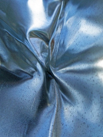 銀に光る謎の物体とは。画像と本文は無関係です（tanakawhoさん撮影、flickrより）