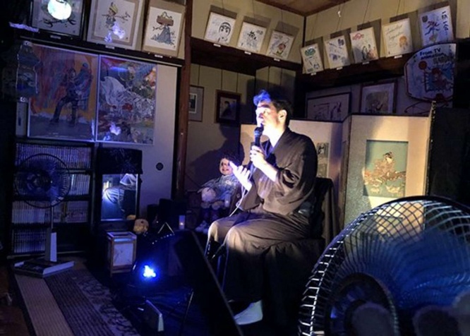 怪談実話を観客に語り聞かせる「怪談ライブ」