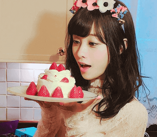 橋本環奈 苺のケーキを持つ姿にファン歓喜 かわいいの極み 尊い無理 1ページ目 デイリーニュースオンライン