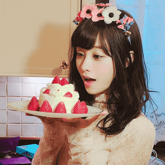 橋本環奈 苺のケーキを持つ姿にファン歓喜 かわいいの極み 尊い無理 1ページ目 デイリーニュースオンライン