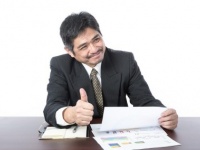 部下を持つ人、見習って！　部下に慕われる理想の上司エピソード3選！「部下の仕事を手伝う」