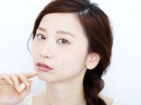 【春のヌーディメイク】明るめのチークがアクセントのソフトなベージュトーンメイク