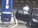 強制禁煙！　ガソリンスタンドで煙草を吸い始めた男性に…