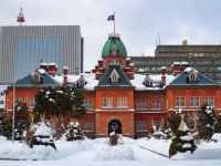 酒に酔って『駅のドア』ぶち壊す…　中学校校長(60)懲戒処分　「スピード違反40キロ」暴走教諭も処分