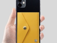 もうバッグはいらない。スマホに取りつけ可能なミニ財布が登場