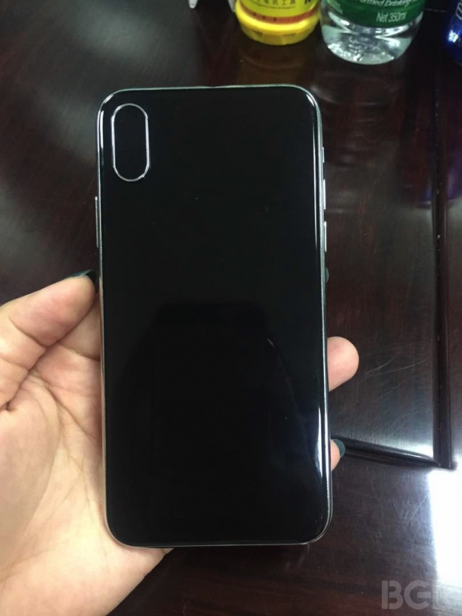 iPhone8　試作機　裏