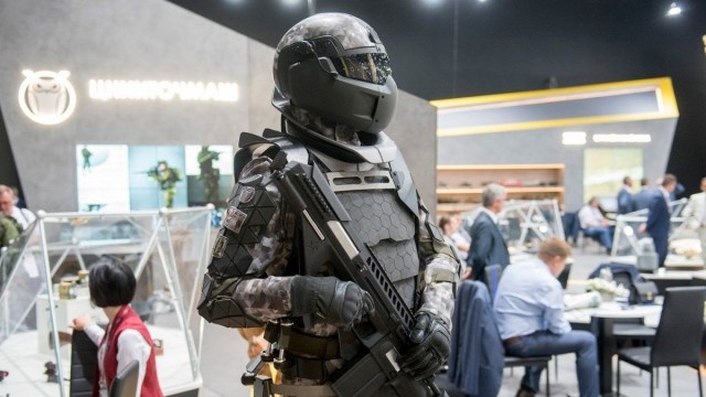 重機関銃の弾丸すら防ぐ次世代コンバットスーツをロシアが開発
