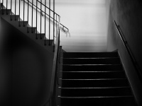 階段を下りるのが憂鬱に...（画像はイメージです。Andreas Øverlandさん撮影、Flickrより）