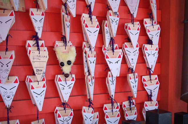 ちなみにこちらが普段の絵馬（Инарискийさん撮影、Flickrより）